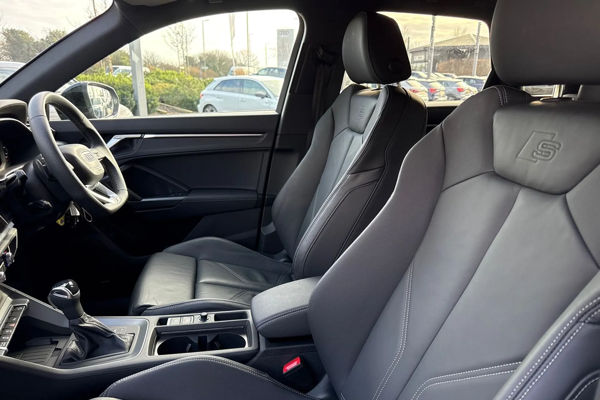 Audi Q3 thumbnail image number 48