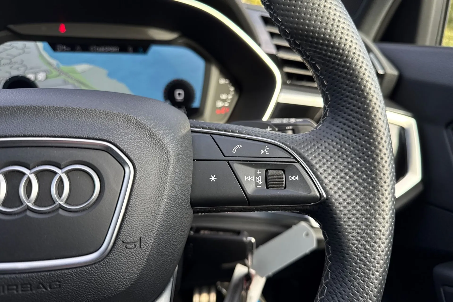 Audi Q3 thumbnail image number 44