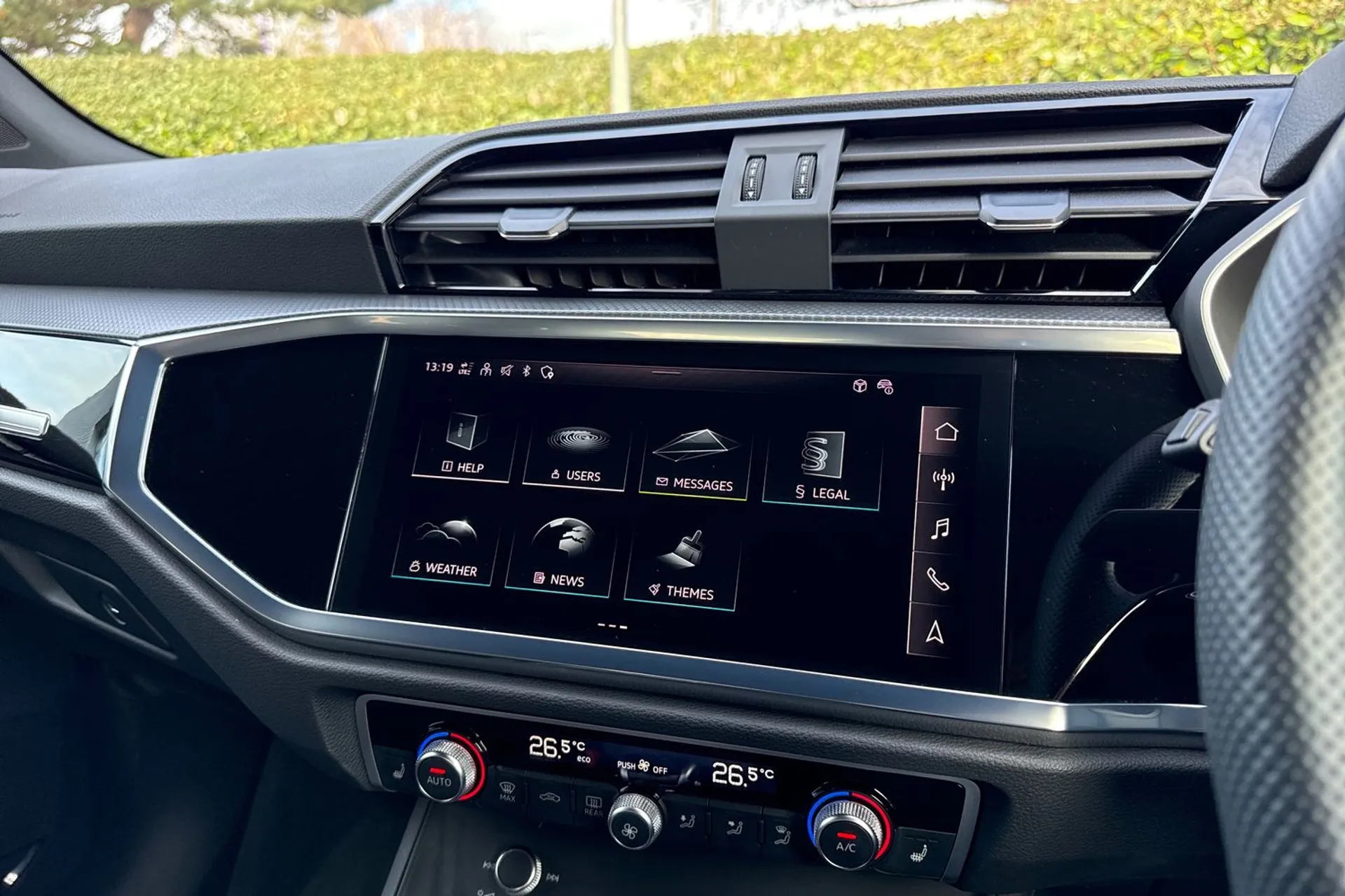 Audi Q3 thumbnail image number 20