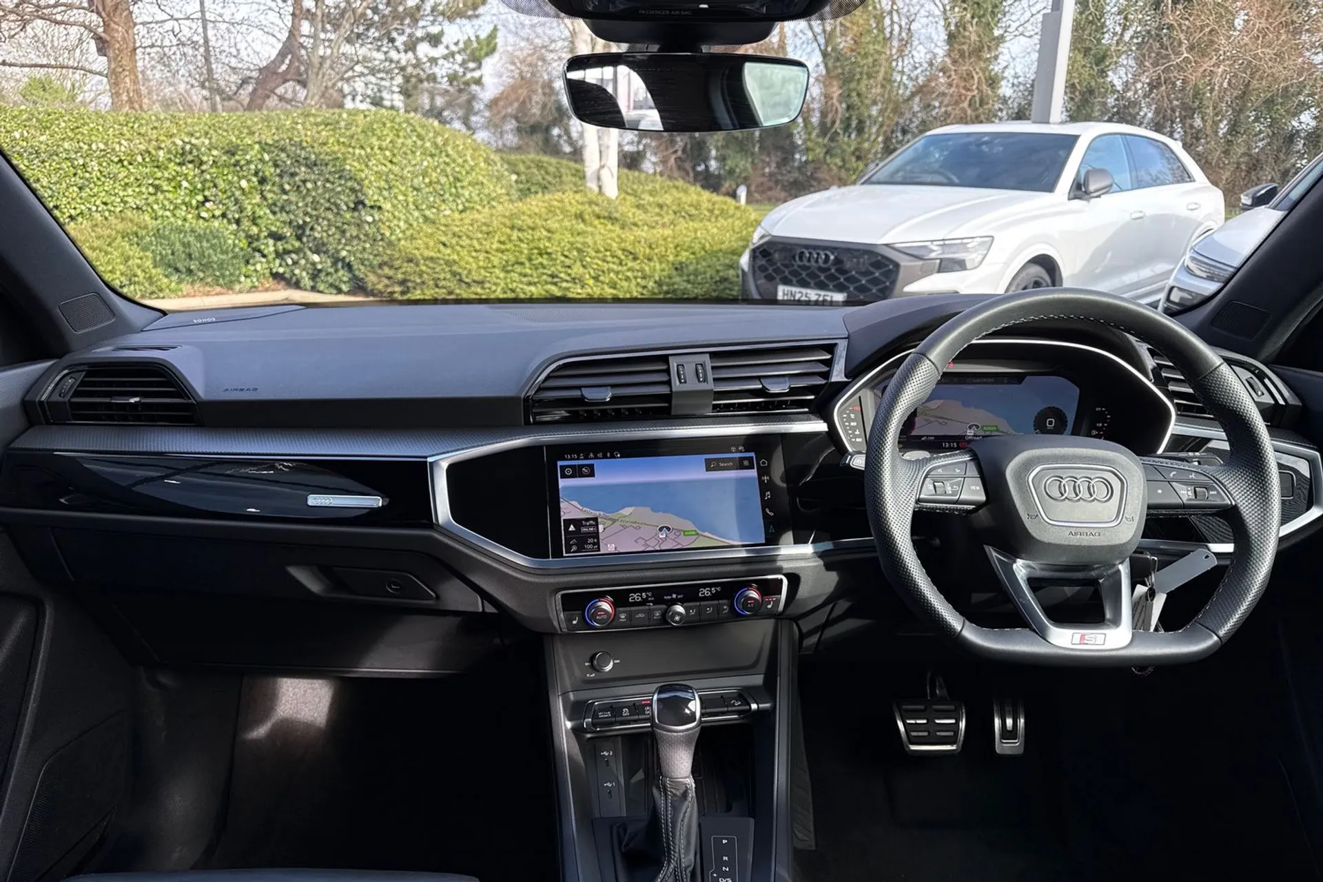 Audi Q3 thumbnail image number 3