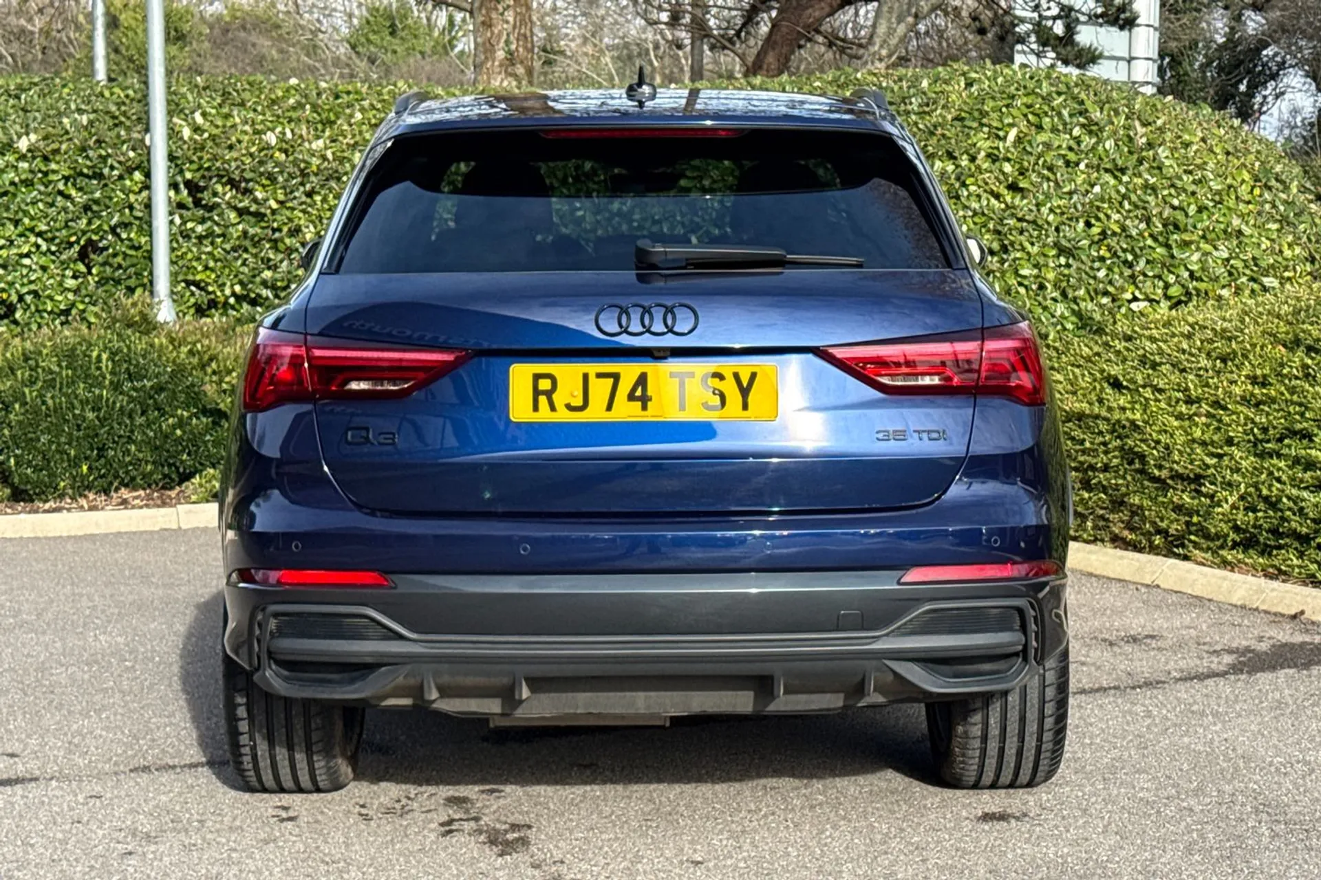 Audi Q3 thumbnail image number 12