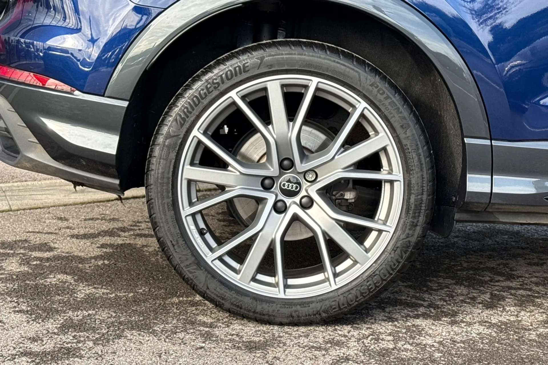 Audi Q3 thumbnail image number 21