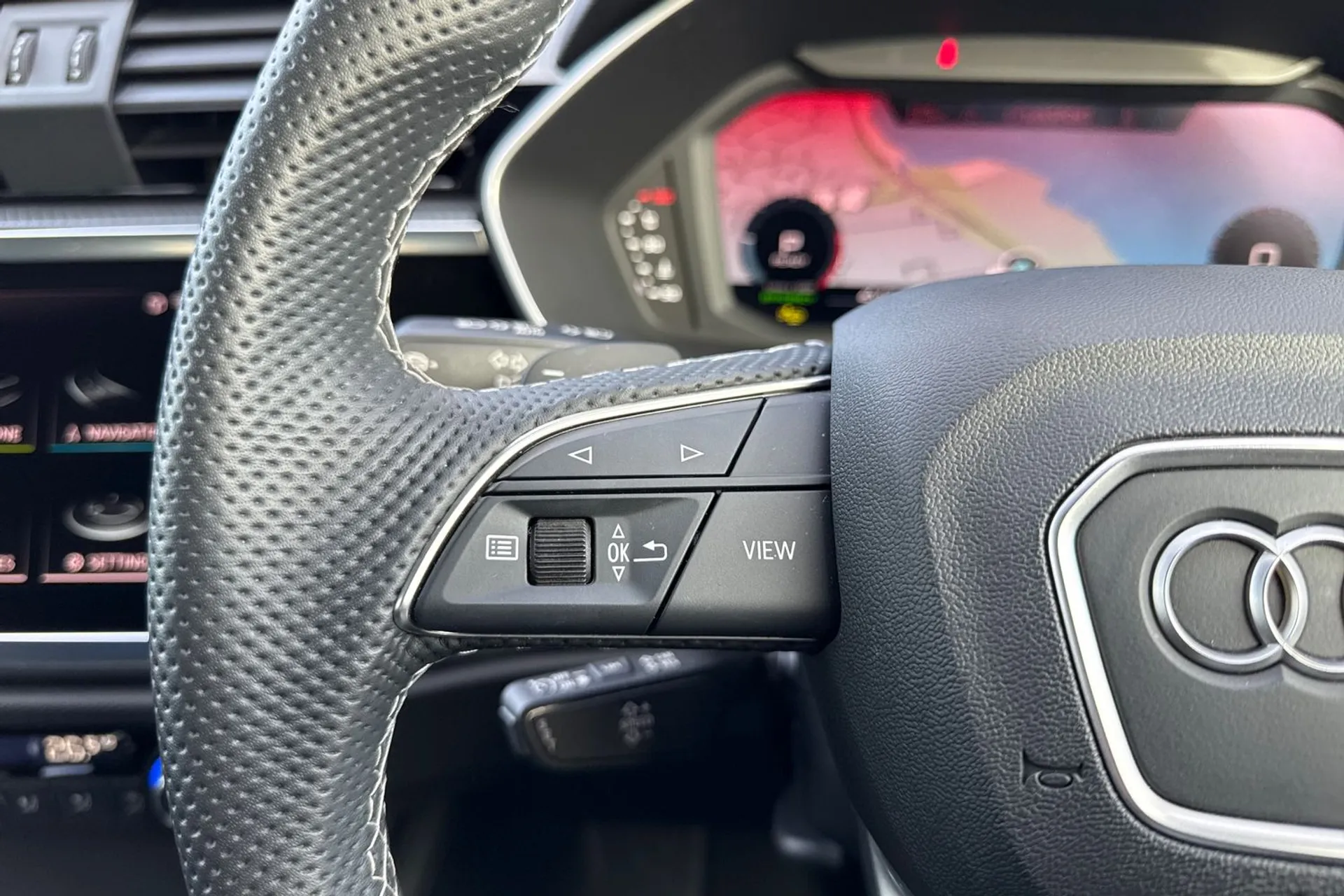 Audi Q3 thumbnail image number 43