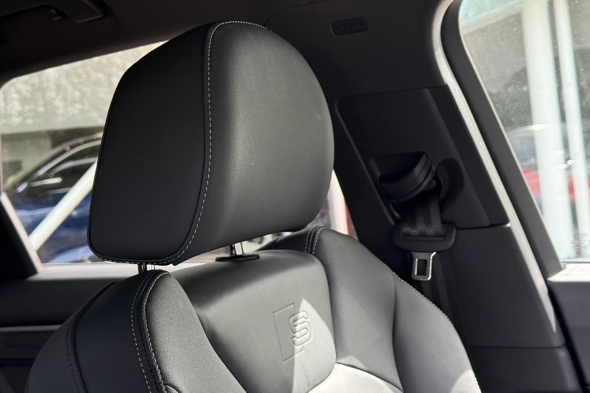 Audi Q3 thumbnail image number 21