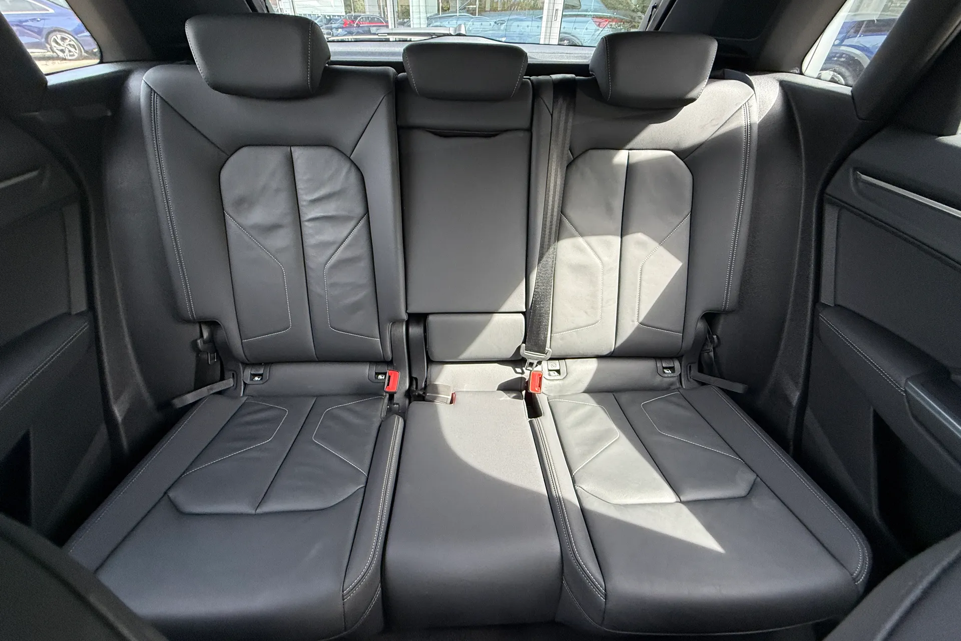 Audi Q3 thumbnail image number 31