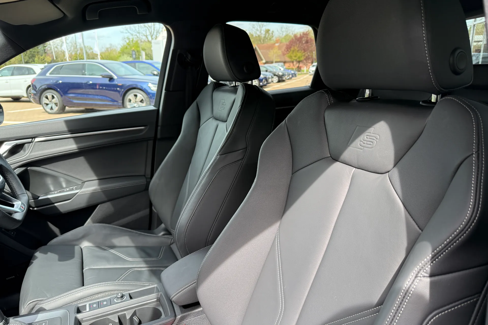 Audi Q3 thumbnail image number 52