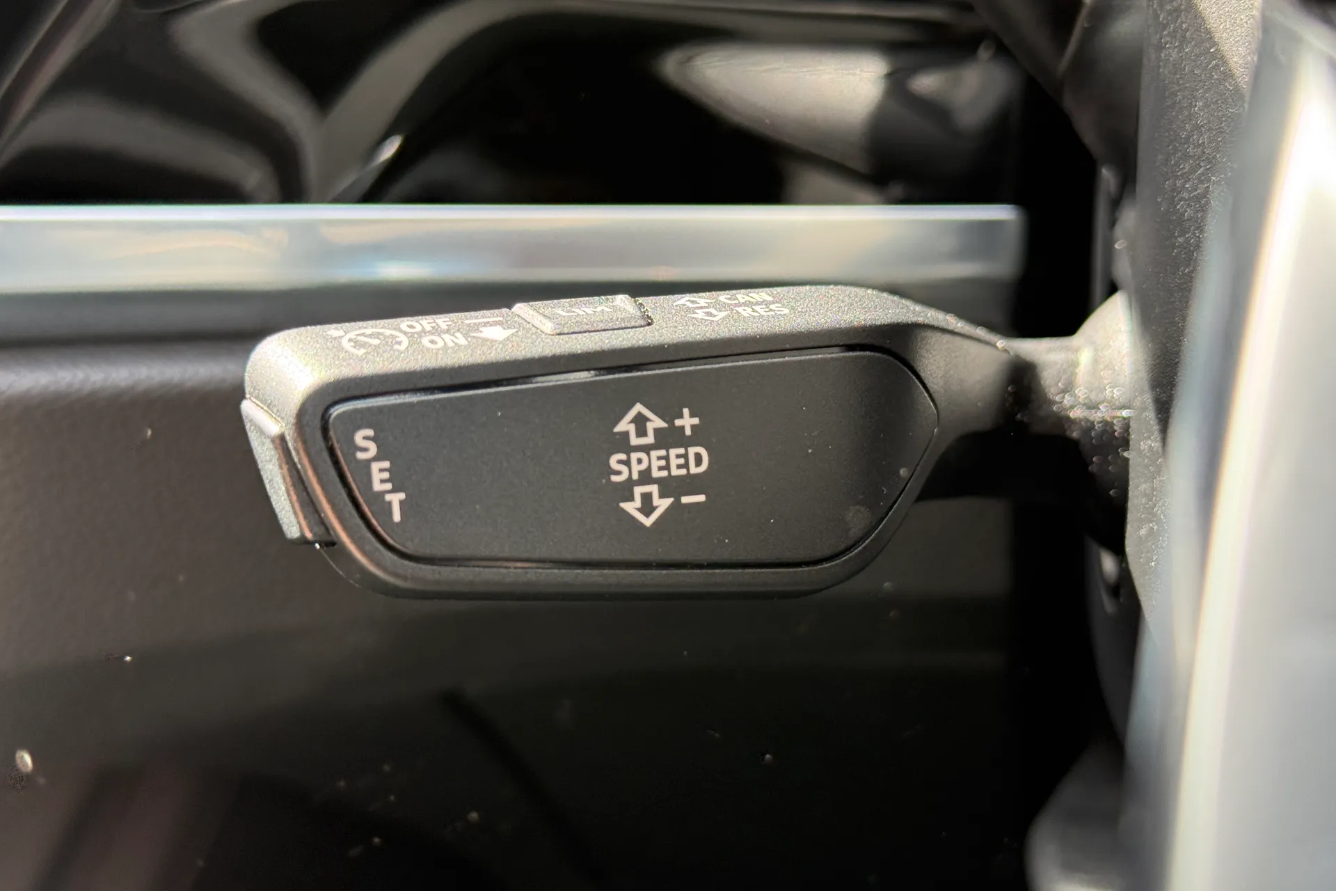 Audi Q3 thumbnail image number 12