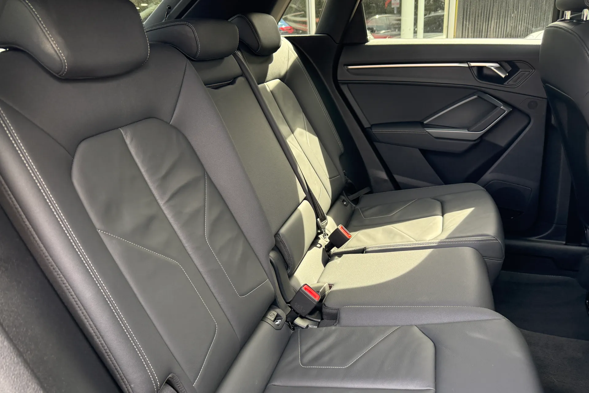 Audi Q3 thumbnail image number 32