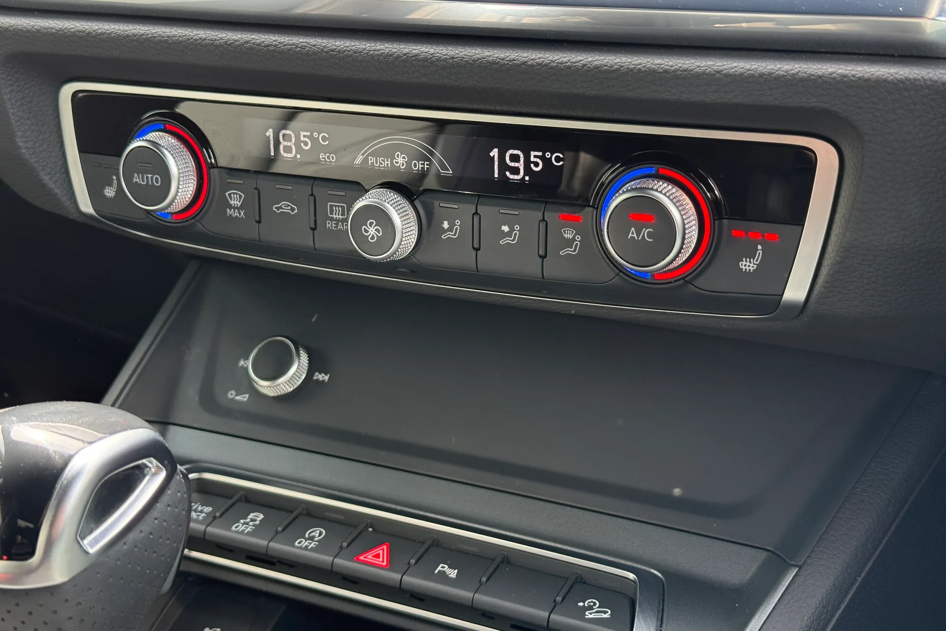 Audi Q3 thumbnail image number 11