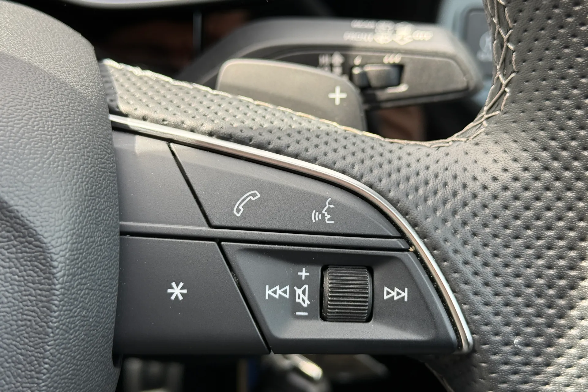 Audi Q3 thumbnail image number 17