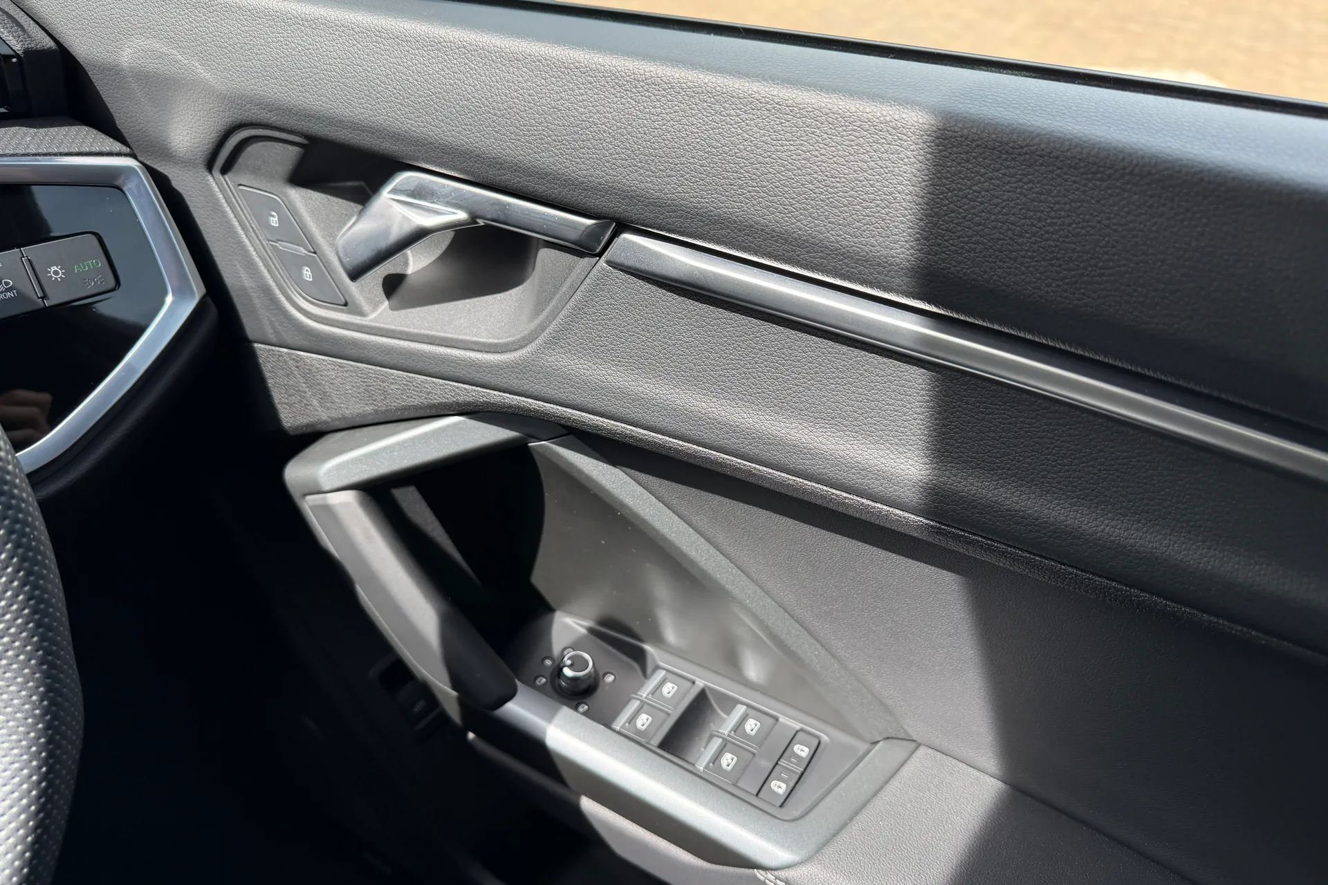 Audi Q3 thumbnail image number 24