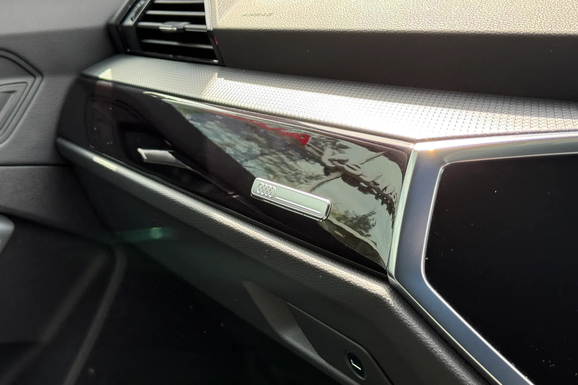 Audi Q3 thumbnail image number 20