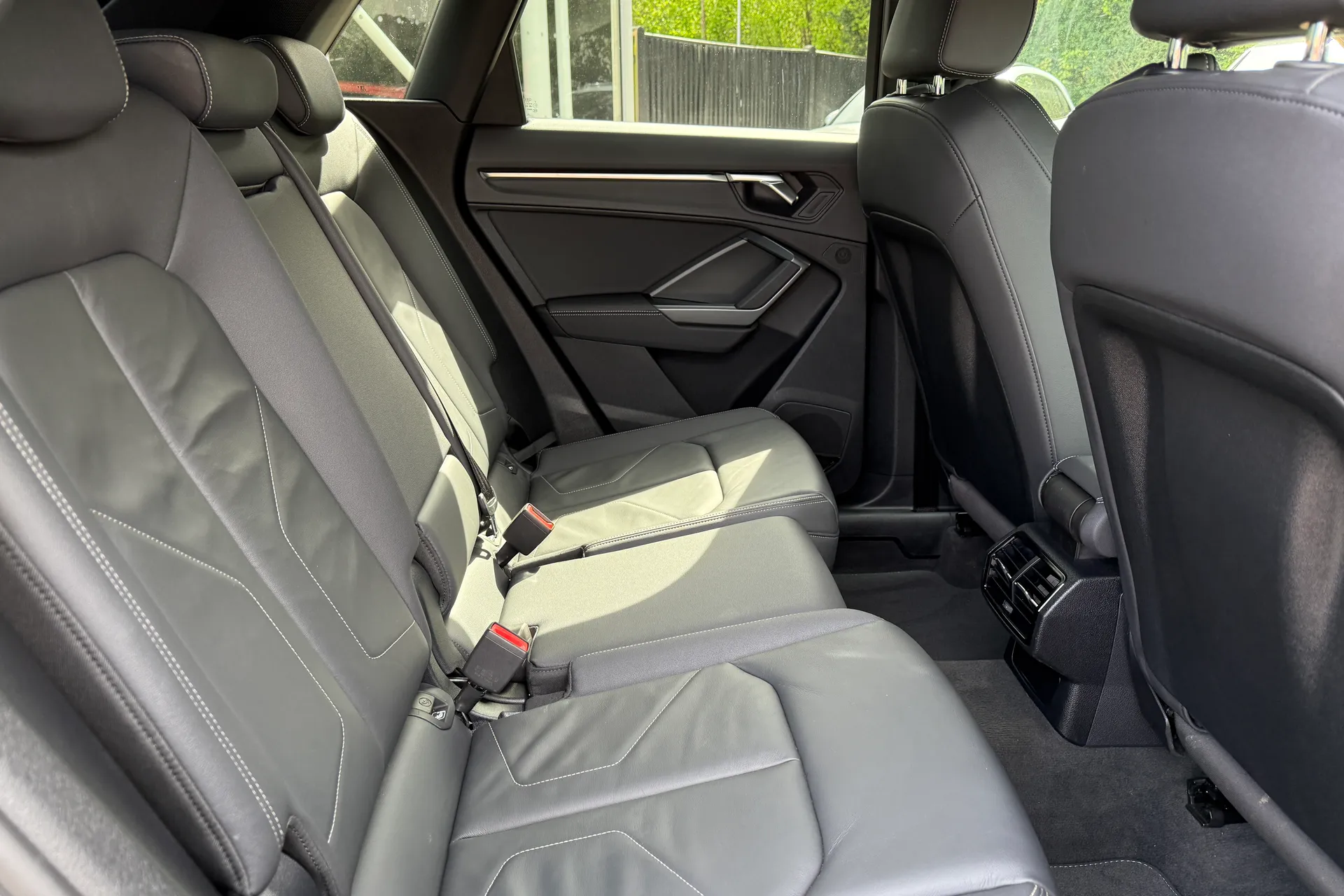 Audi Q3 thumbnail image number 33