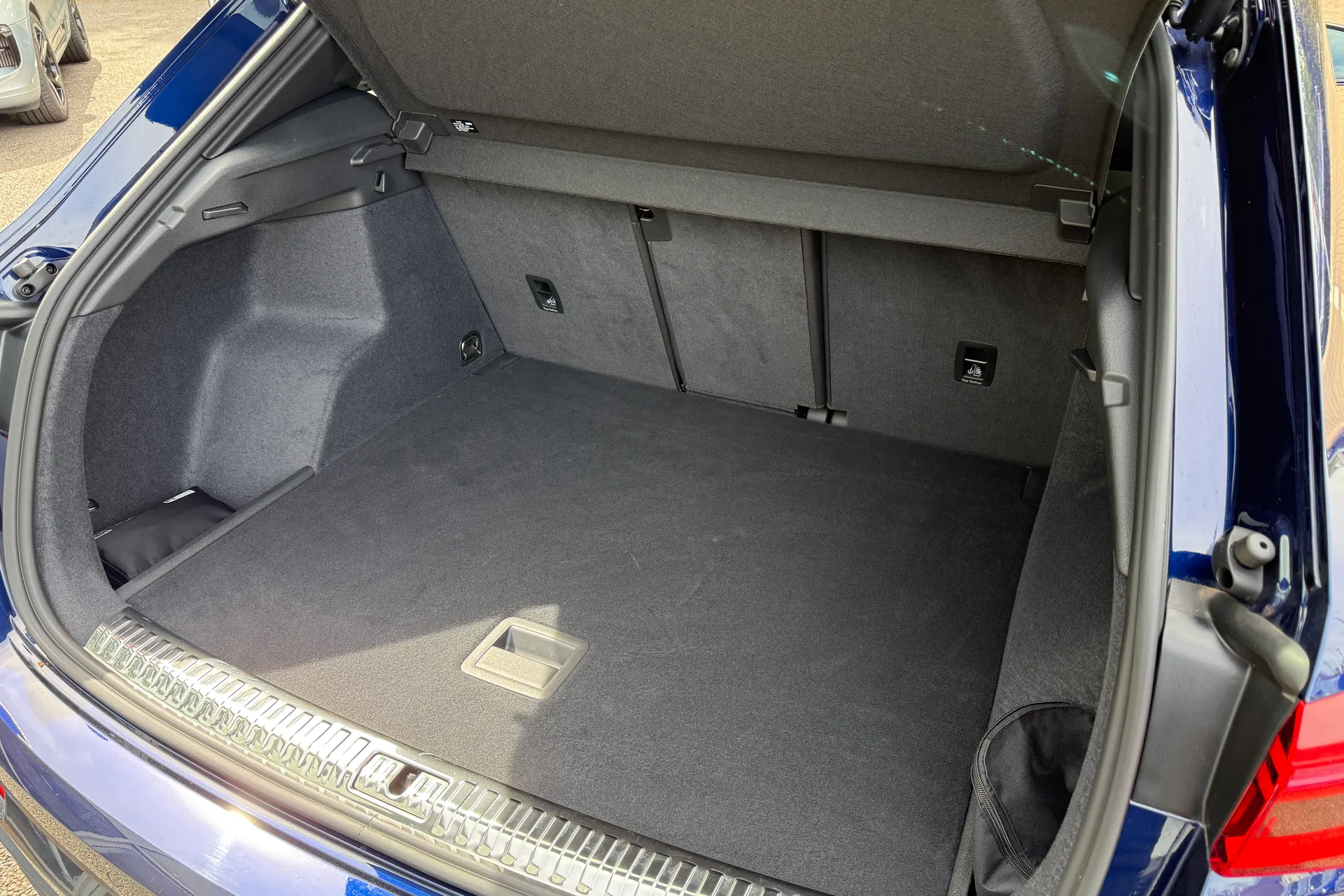 Audi Q3 thumbnail image number 44