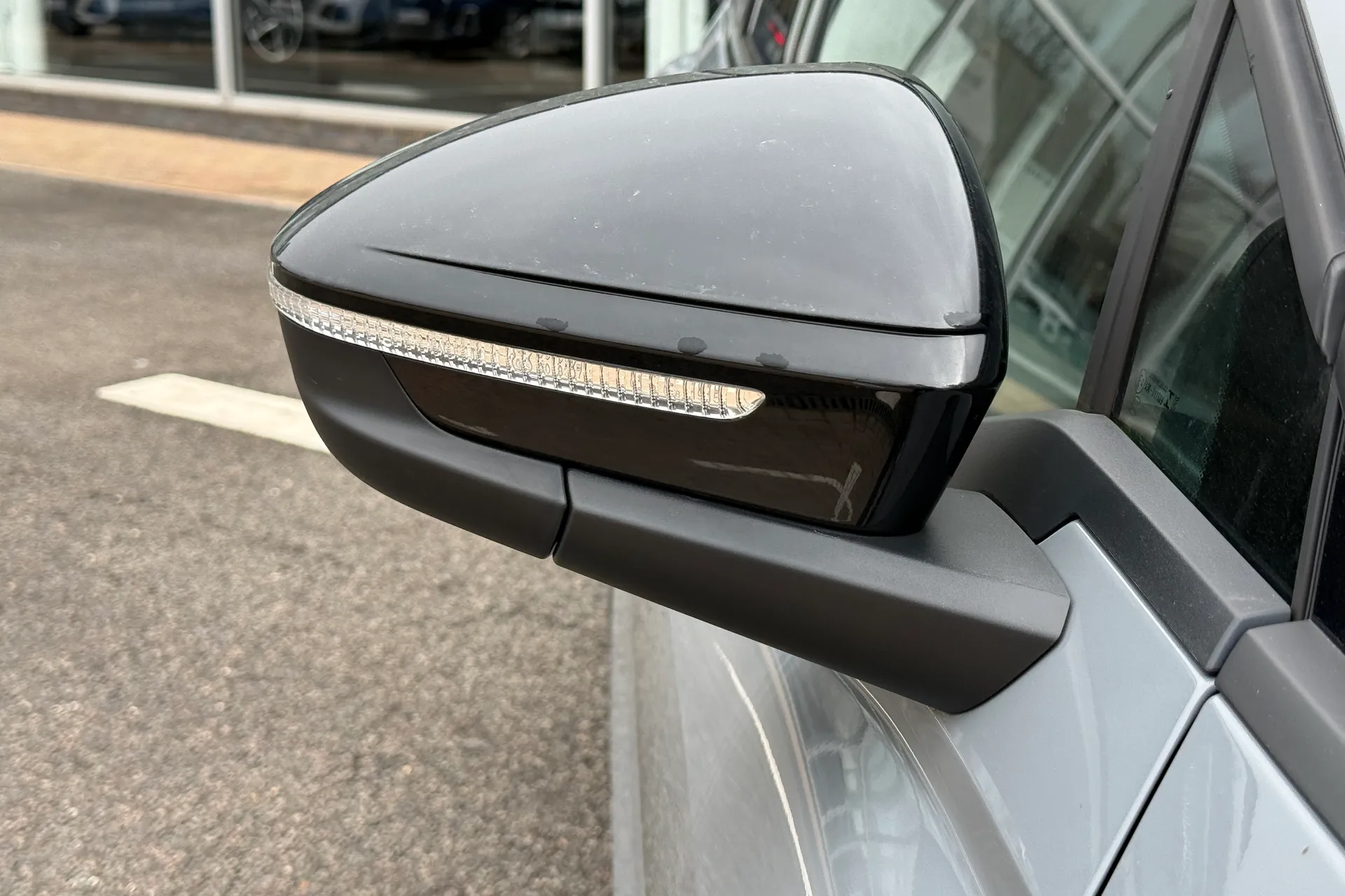 Audi Q4 thumbnail image number 7