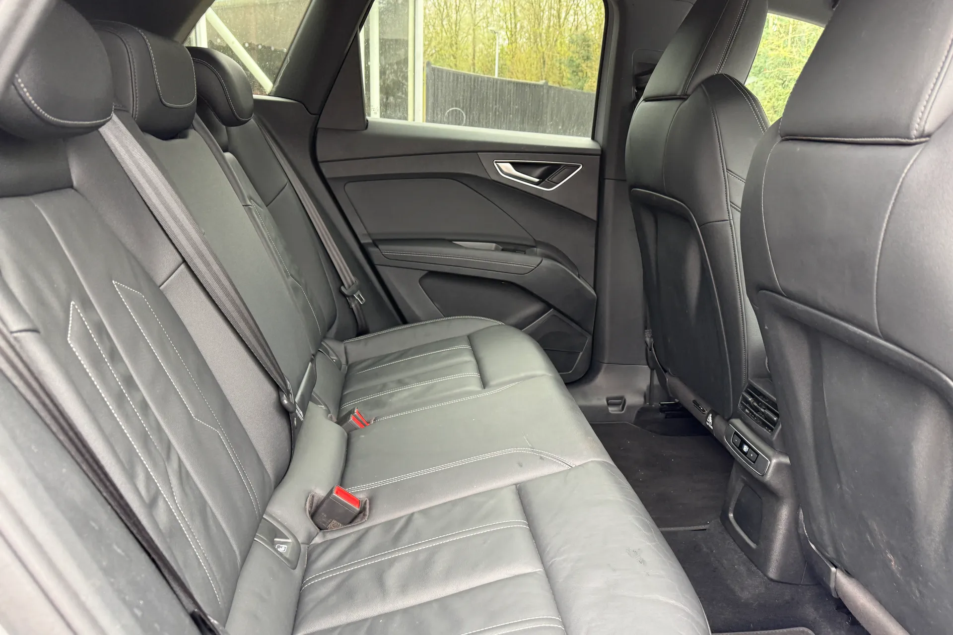 Audi Q4 thumbnail image number 29