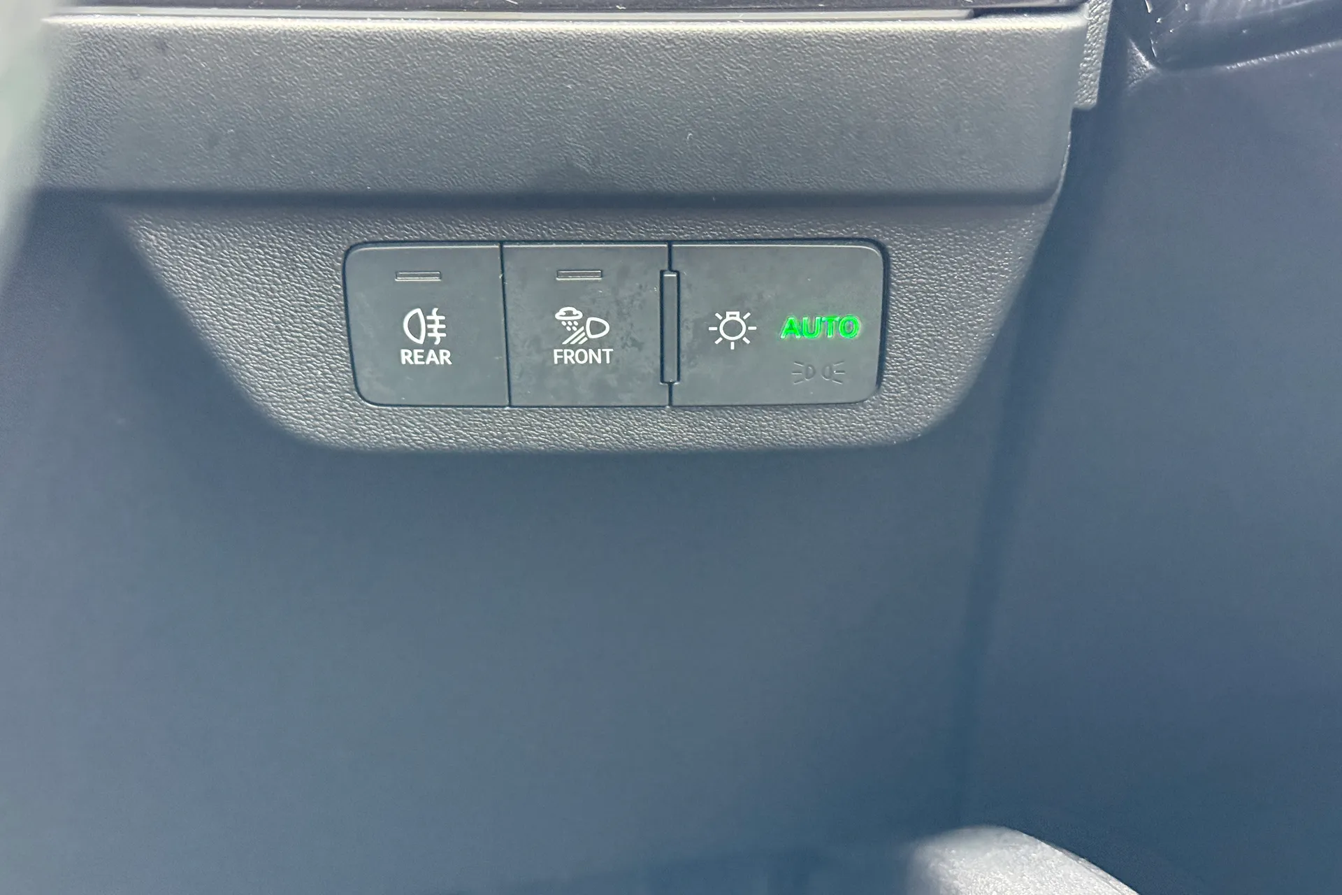 Audi Q4 thumbnail image number 17