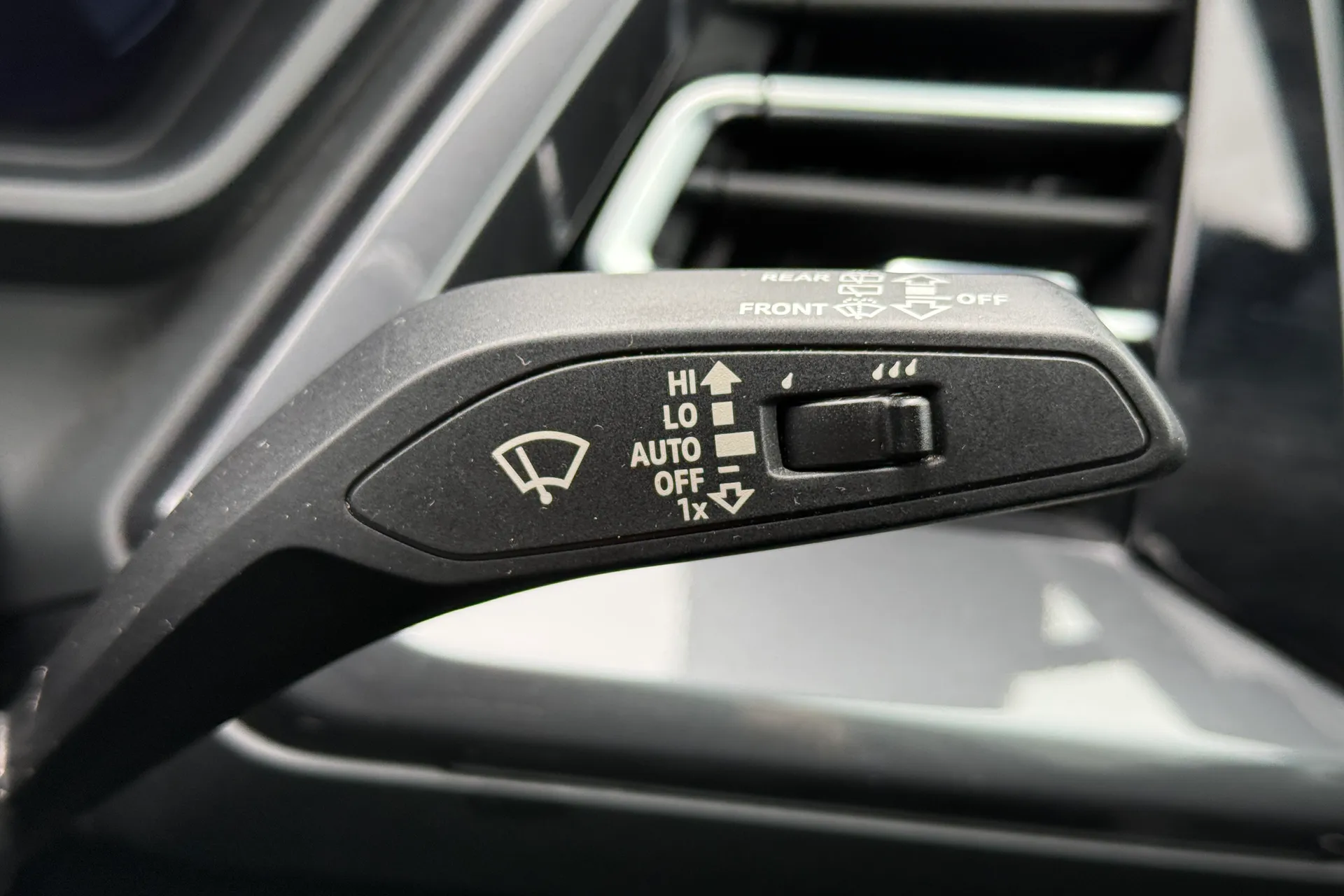 Audi Q4 thumbnail image number 16