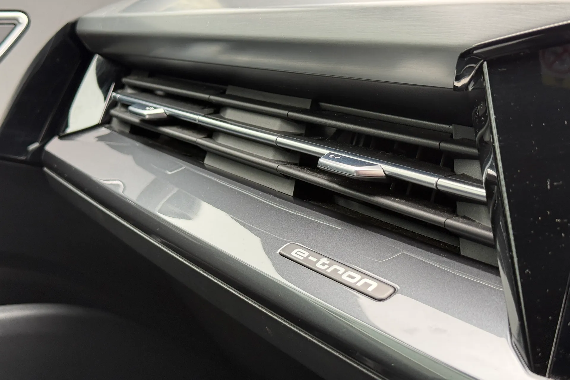 Audi Q4 thumbnail image number 10