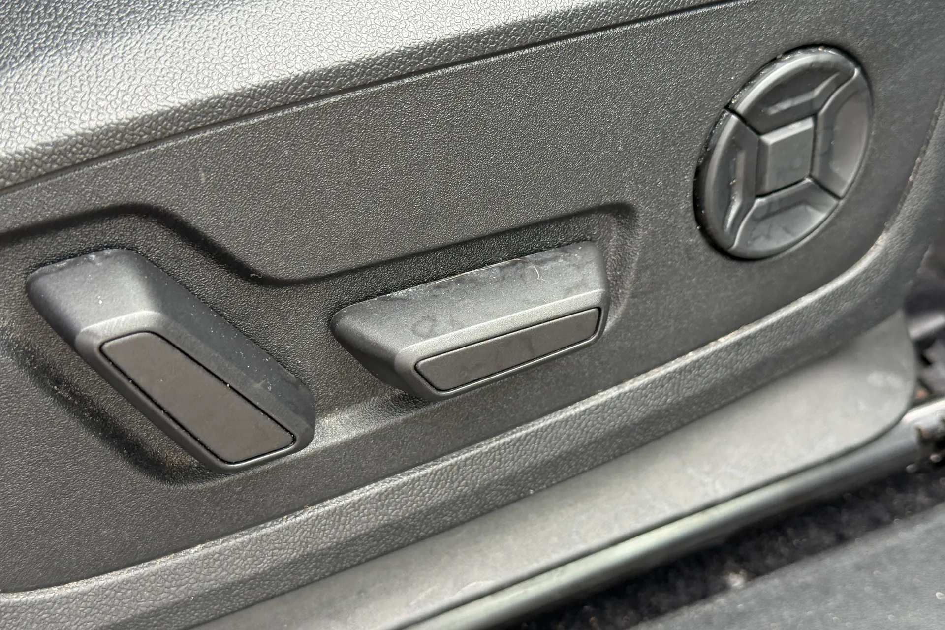 Audi Q4 thumbnail image number 26