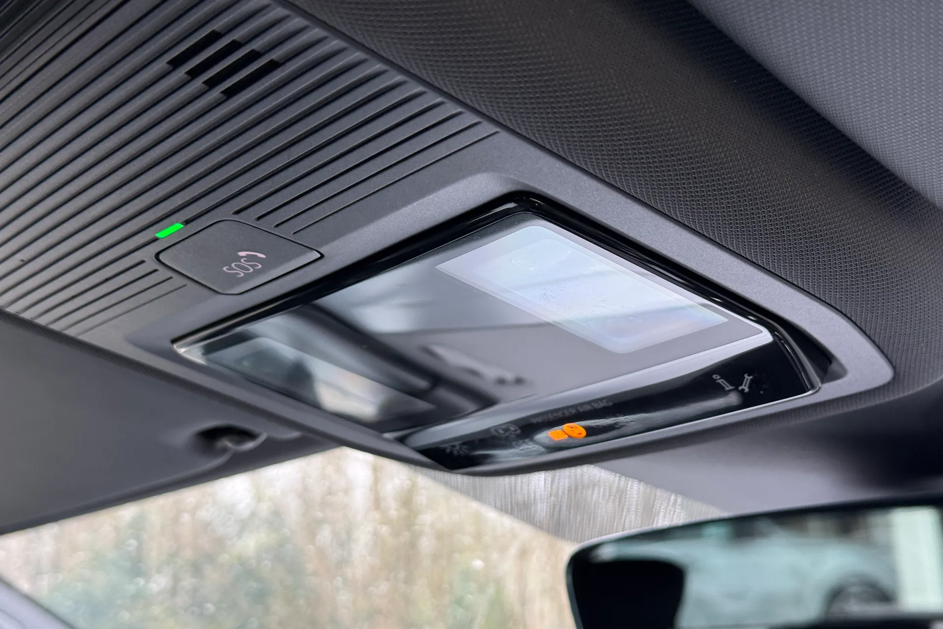 Audi Q4 thumbnail image number 12