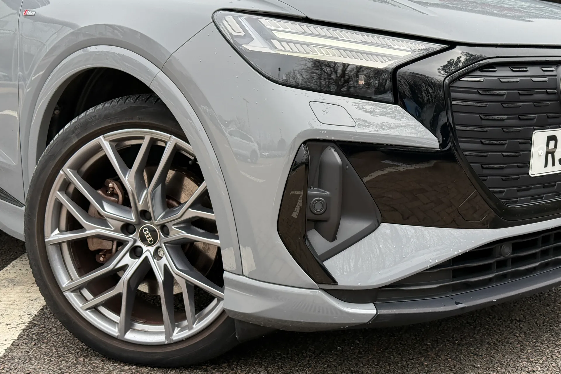 Audi Q4 thumbnail image number 5