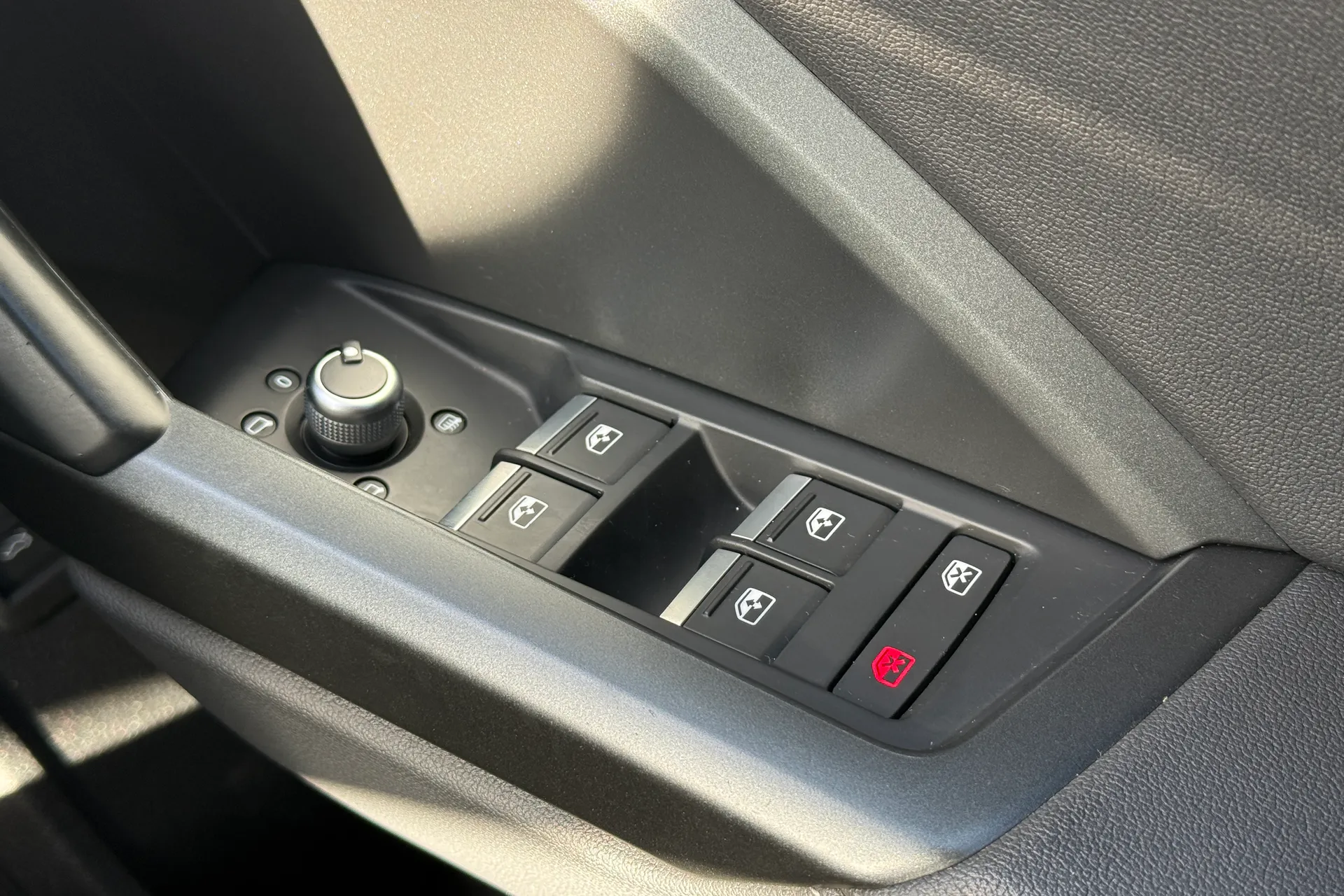 Audi Q3 thumbnail image number 26