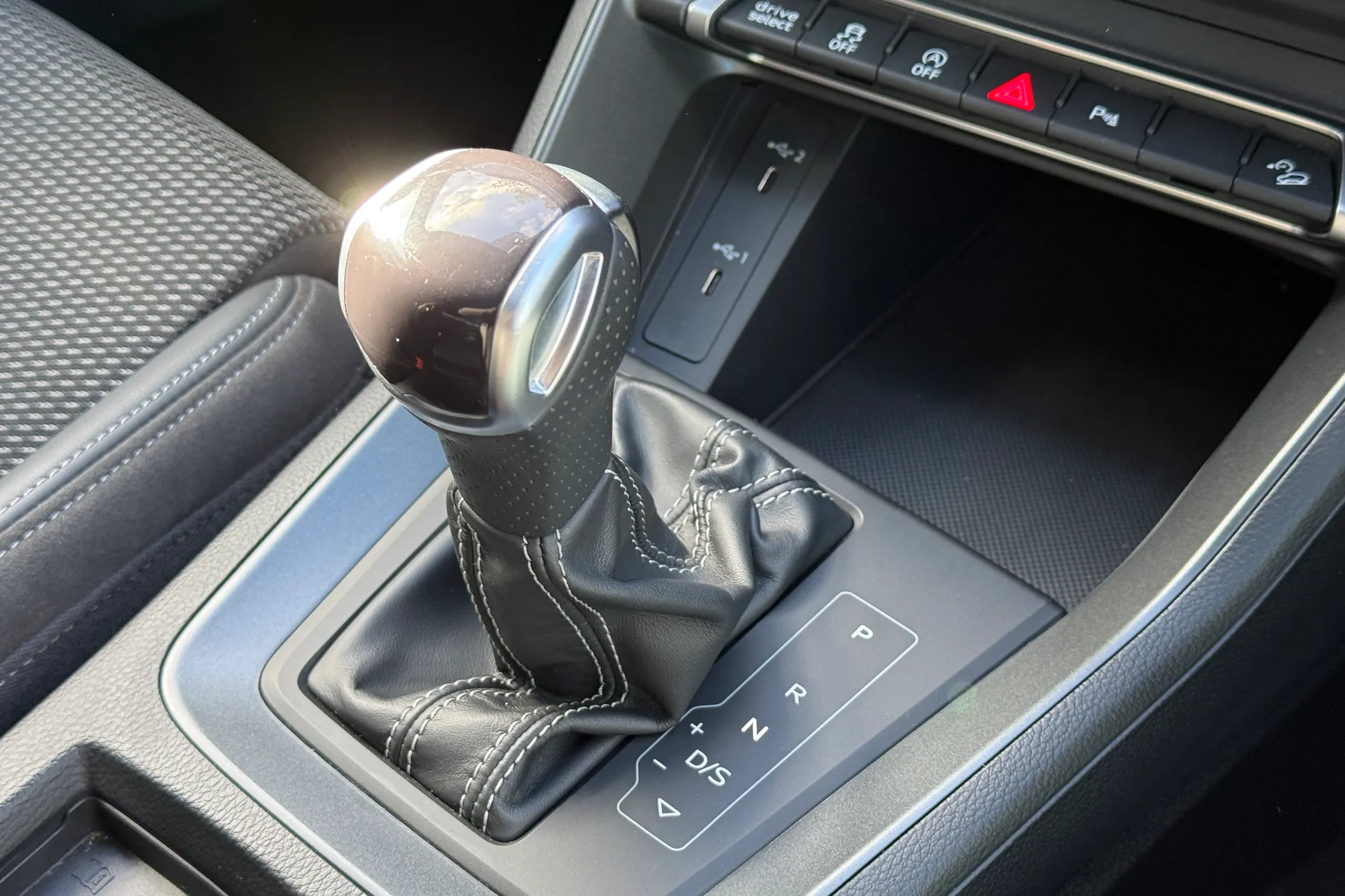 Audi Q3 thumbnail image number 18