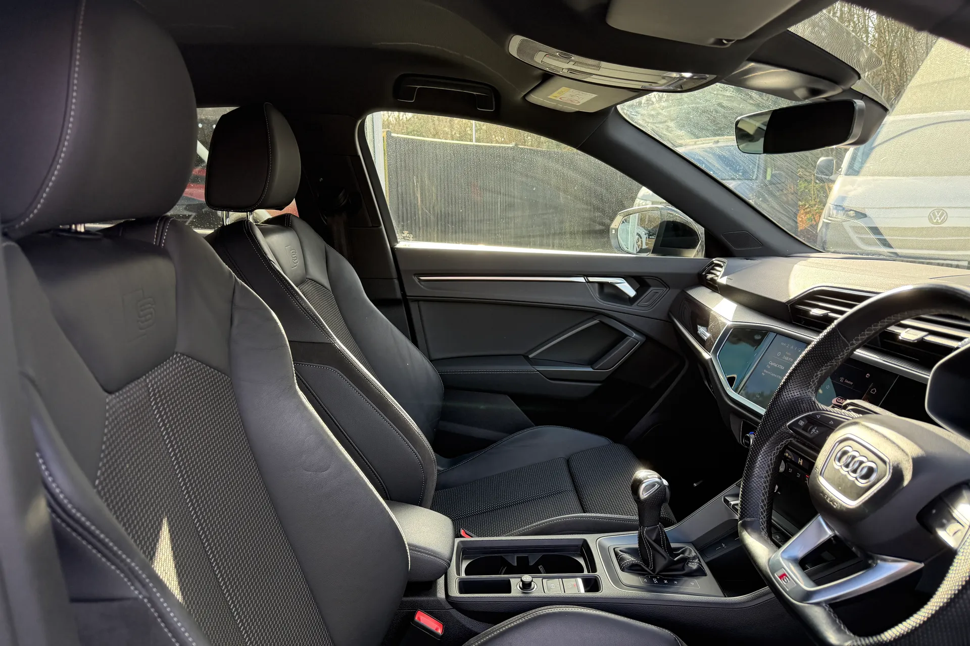 Audi Q3 thumbnail image number 31