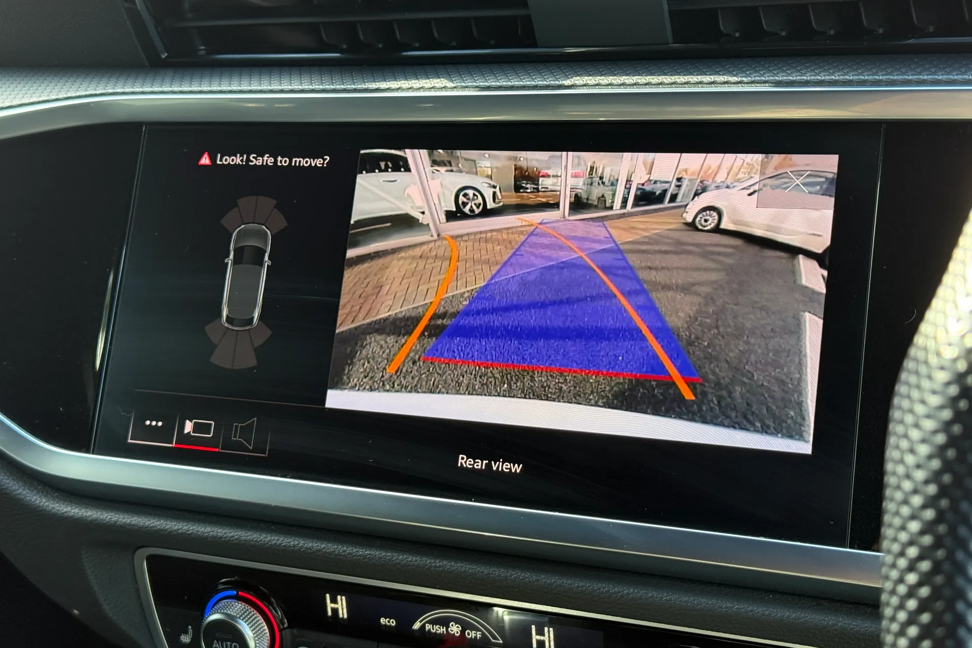 Audi Q3 thumbnail image number 3