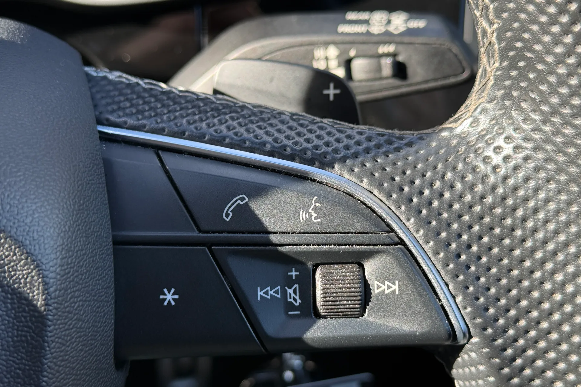 Audi Q3 thumbnail image number 23