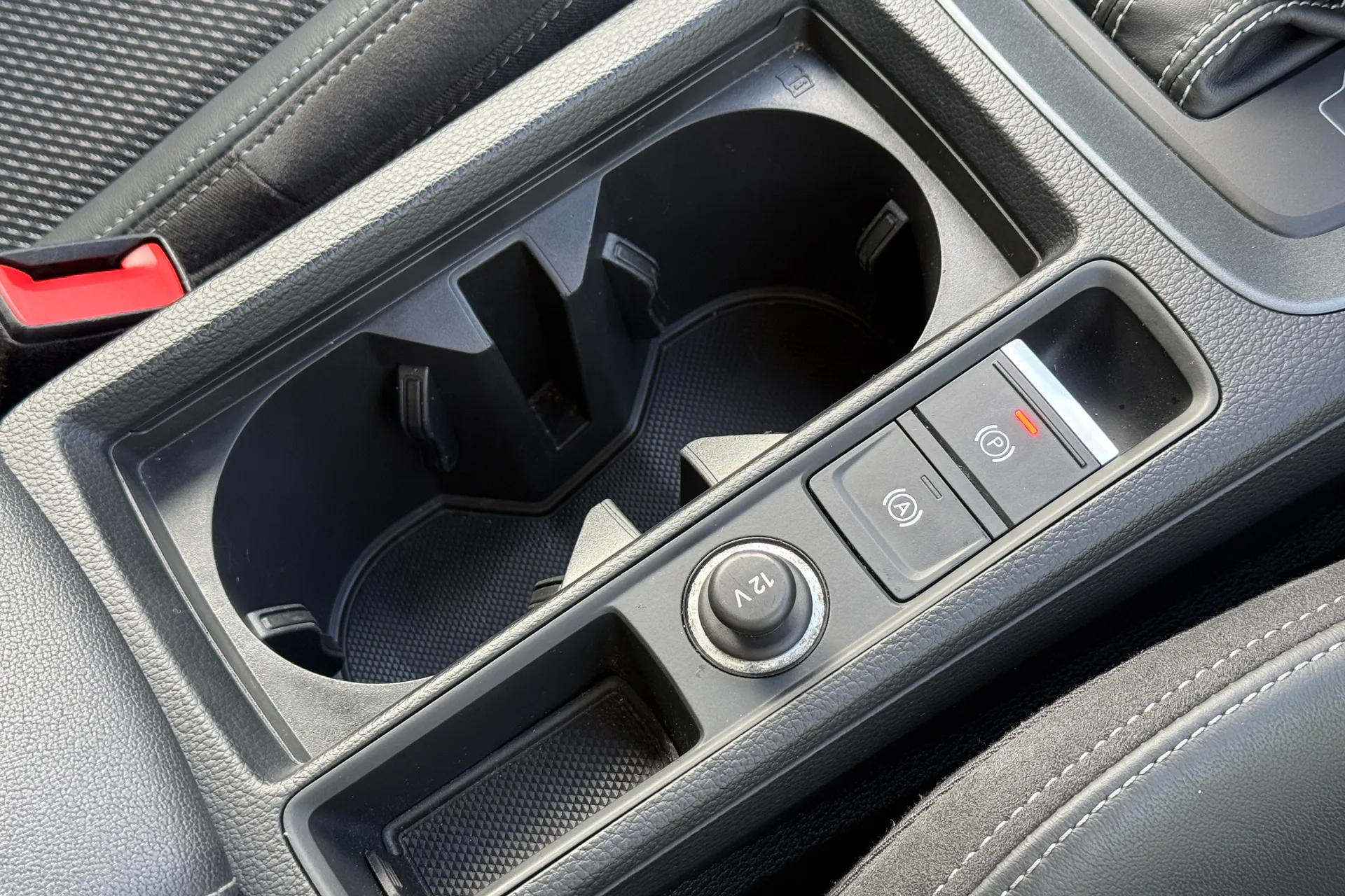 Audi Q3 thumbnail image number 17