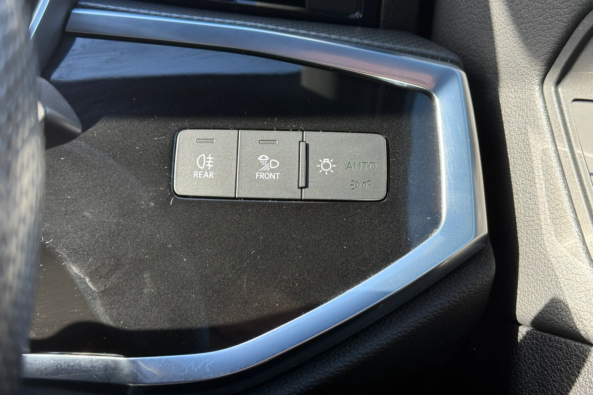 Audi Q3 thumbnail image number 24