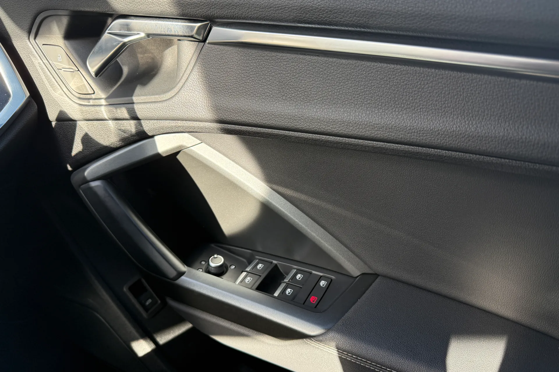 Audi Q3 thumbnail image number 25