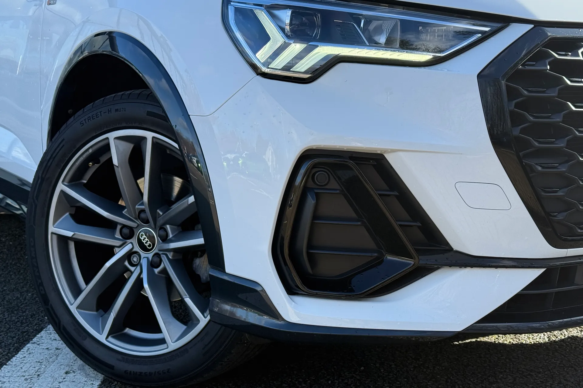 Audi Q3 thumbnail image number 7