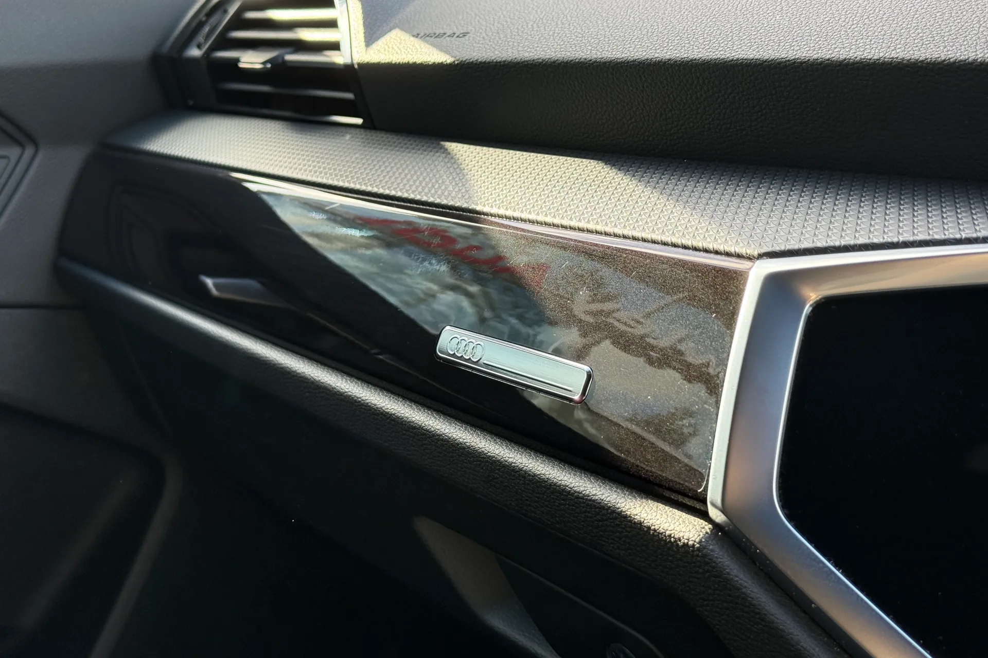 Audi Q3 thumbnail image number 12