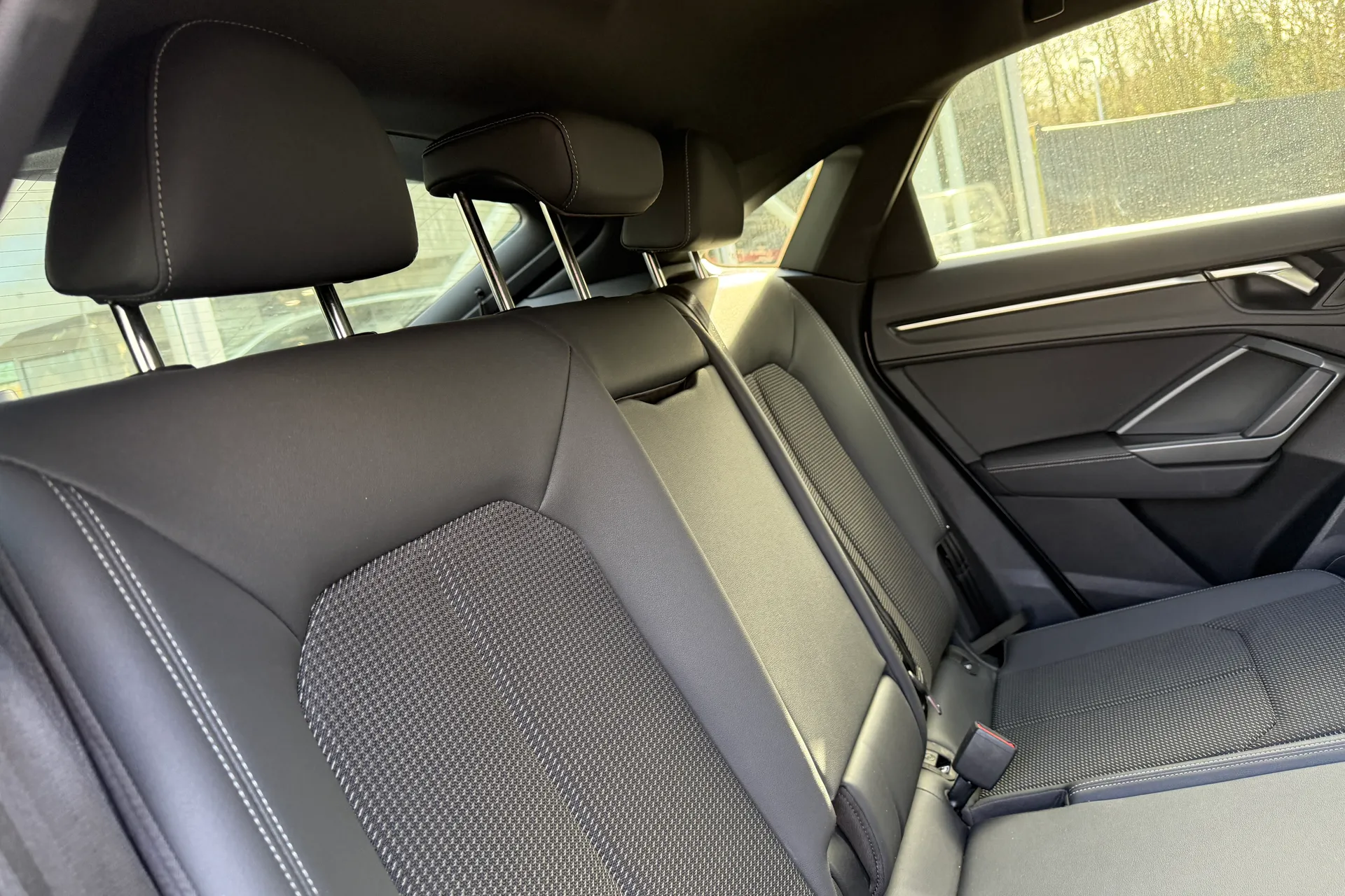 Audi Q3 thumbnail image number 33