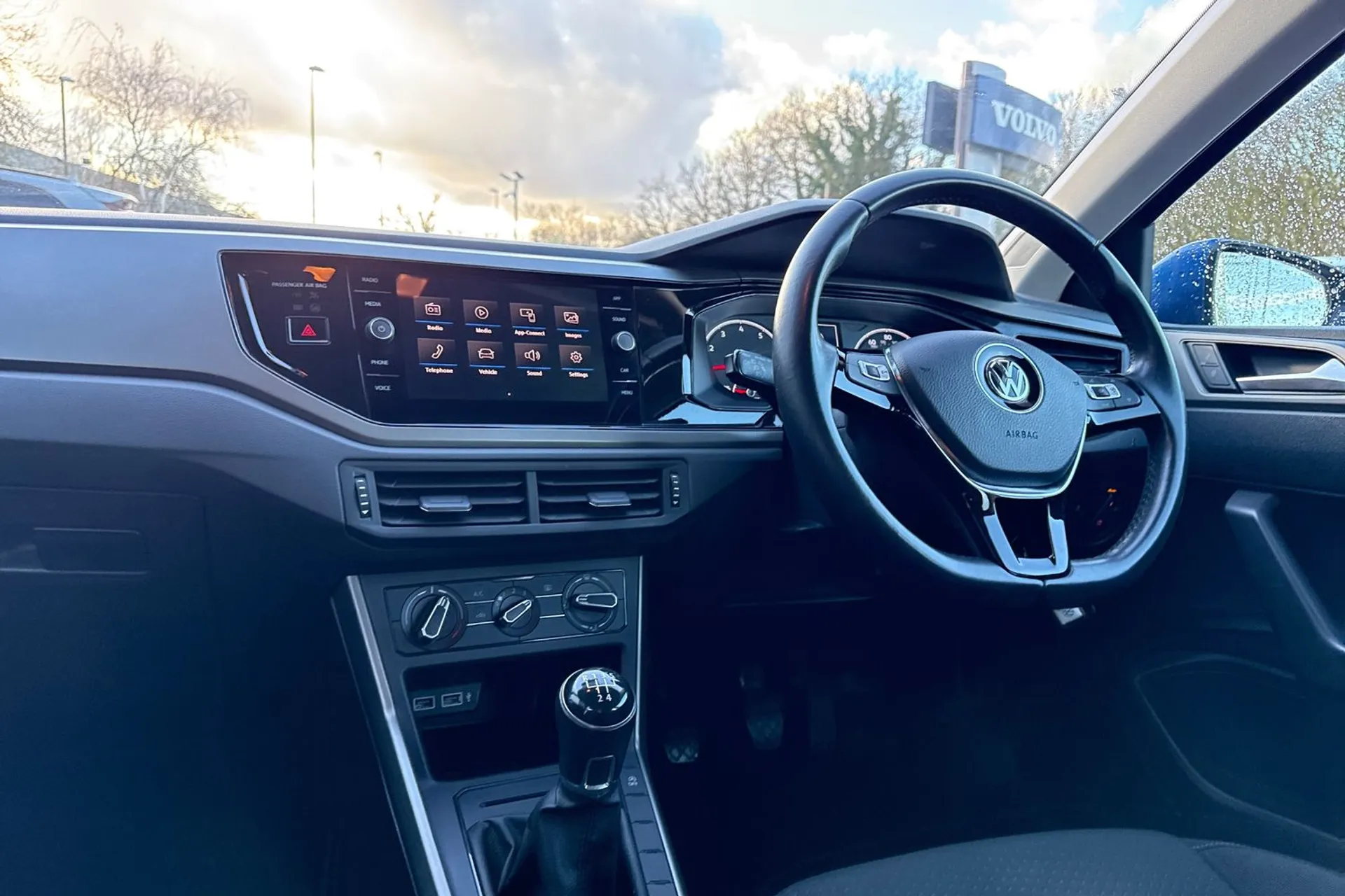 VOLKSWAGEN POLO thumbnail image number 35