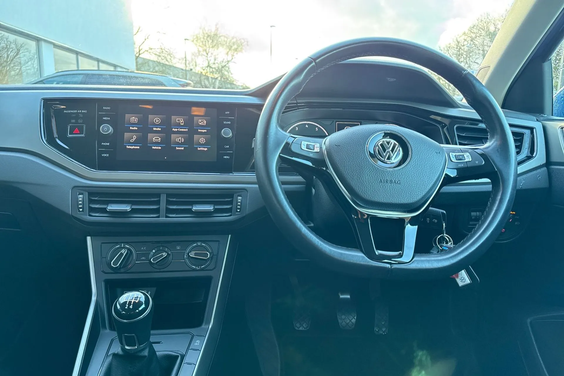 VOLKSWAGEN POLO thumbnail image number 34