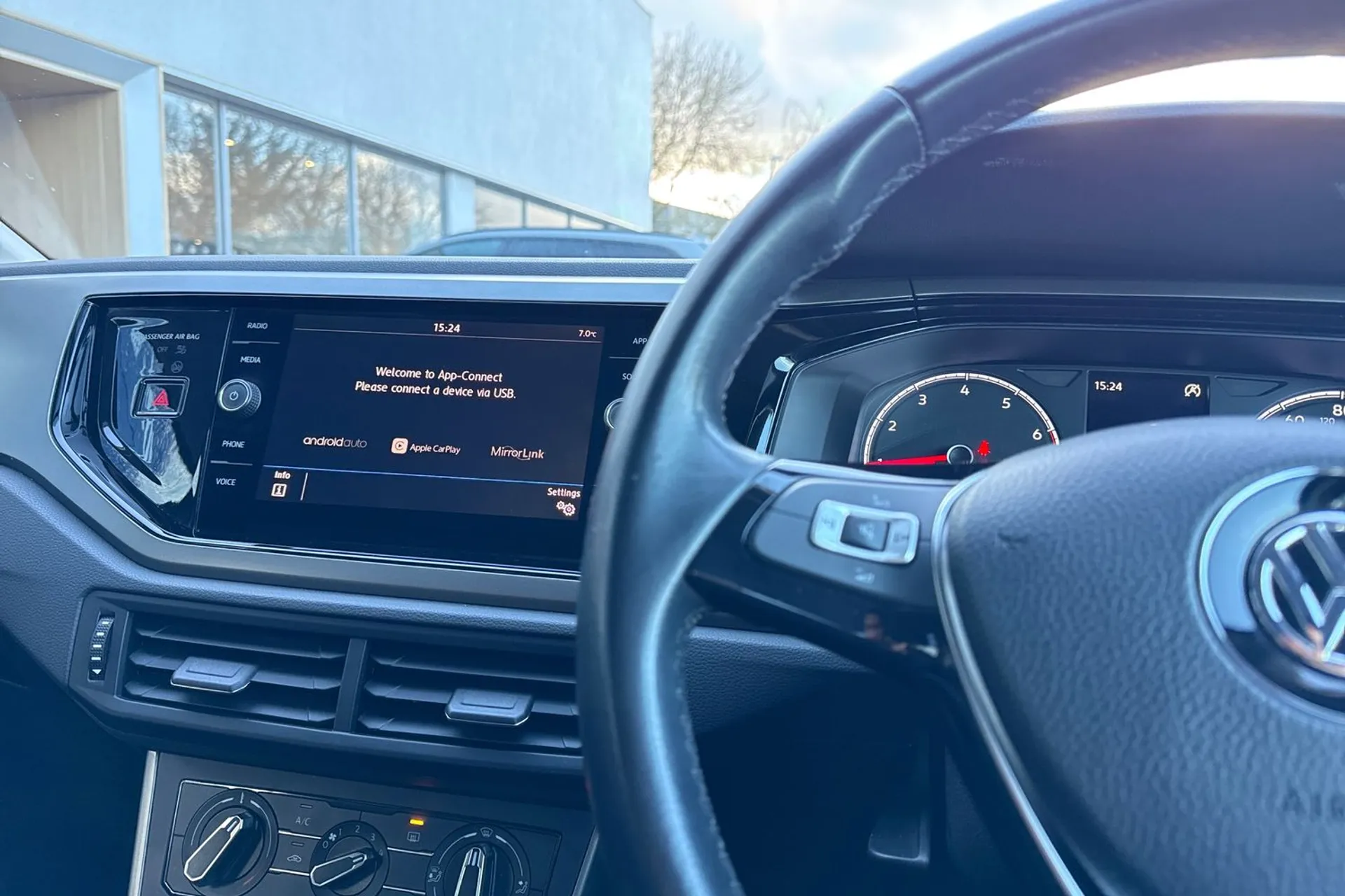 VOLKSWAGEN POLO thumbnail image number 36