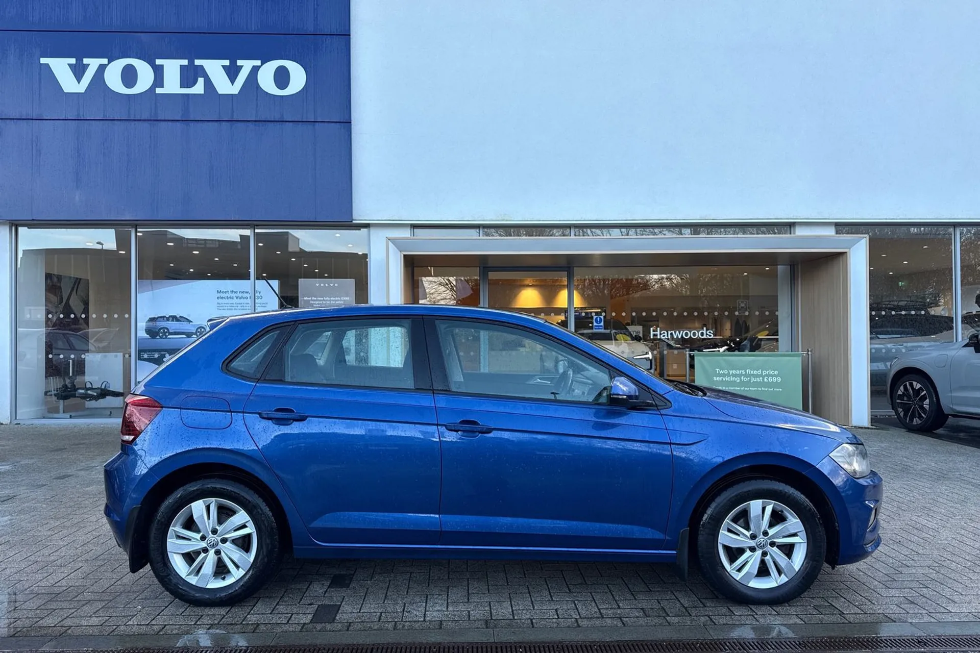 VOLKSWAGEN POLO thumbnail image number 2