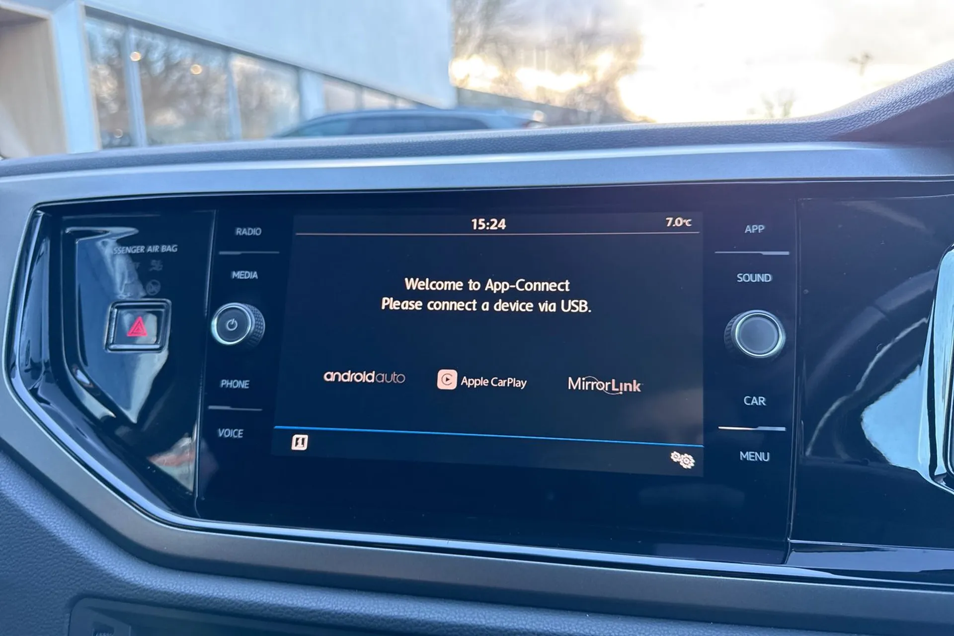 VOLKSWAGEN POLO thumbnail image number 4