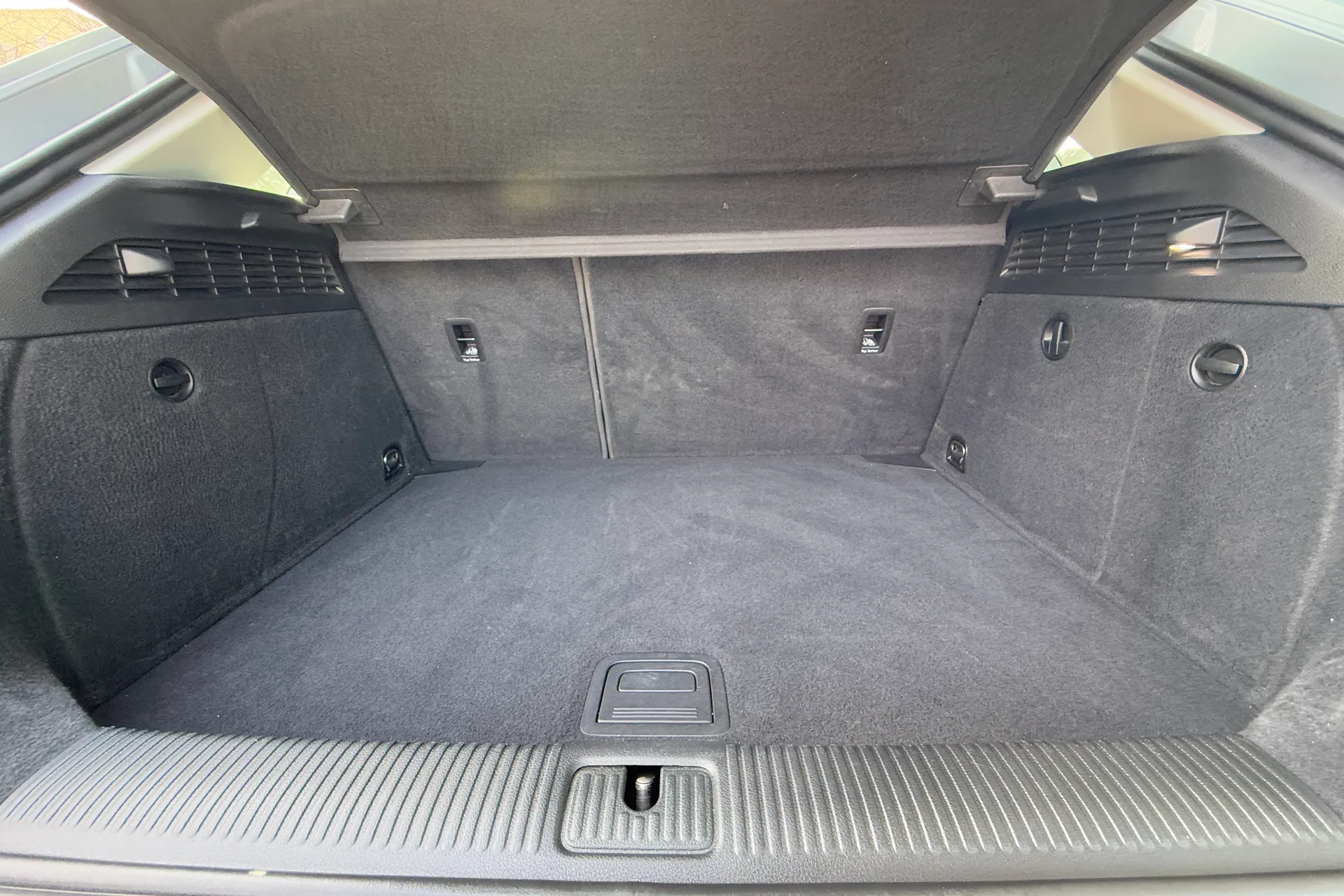 Audi A3 thumbnail image number 42