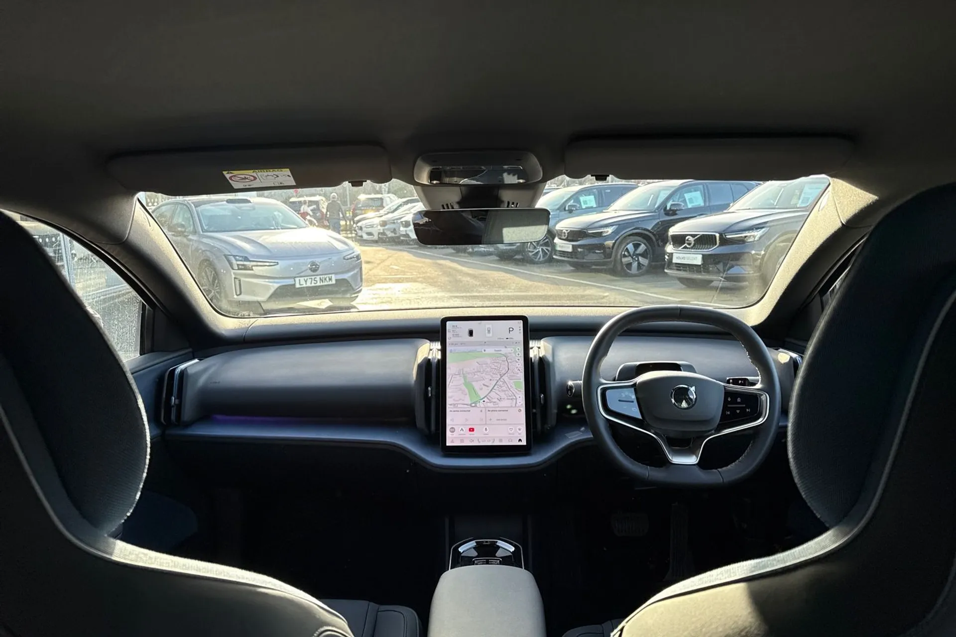 Volvo EX30 thumbnail image number 3