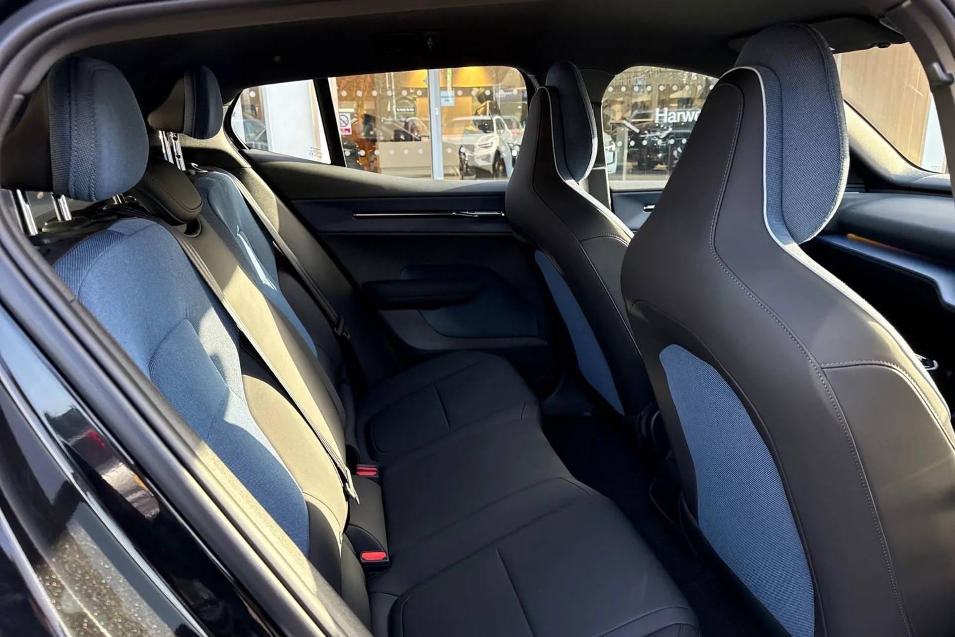 Volvo EX30 thumbnail image number 23