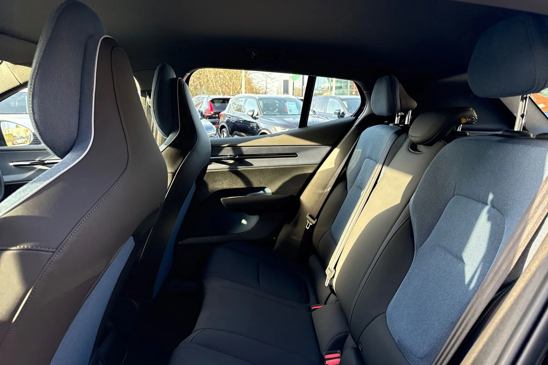 Volvo EX30 thumbnail image number 31