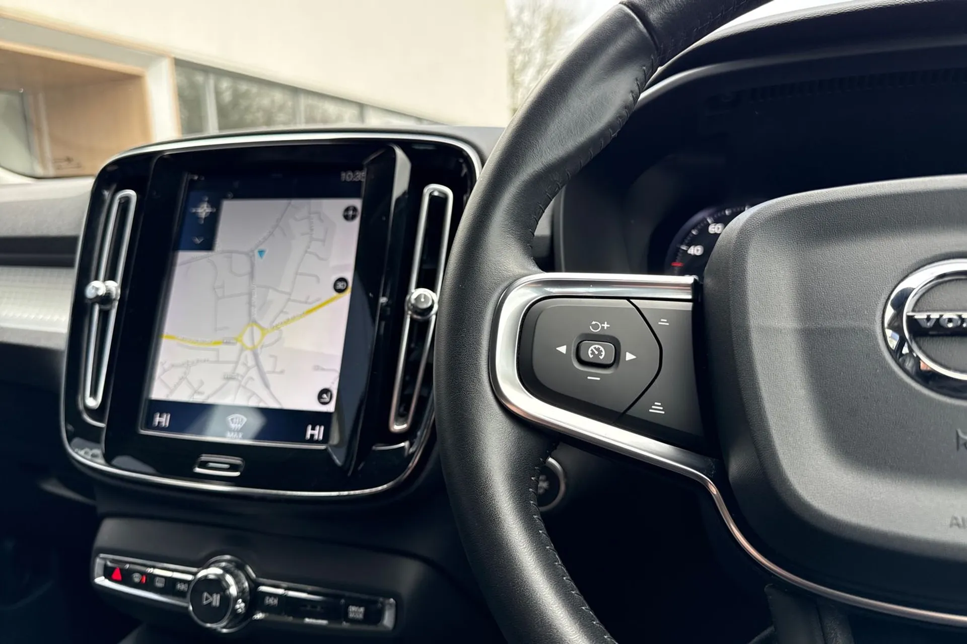 Volvo XC40 thumbnail image number 36