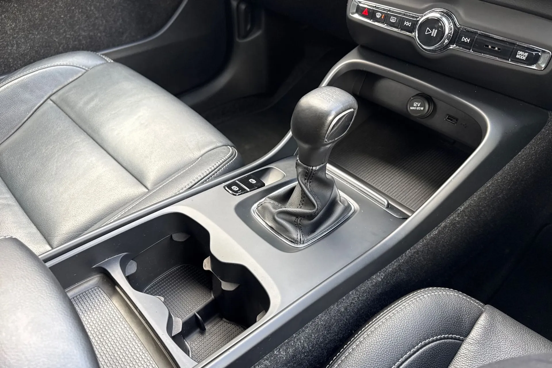 Volvo XC40 thumbnail image number 42