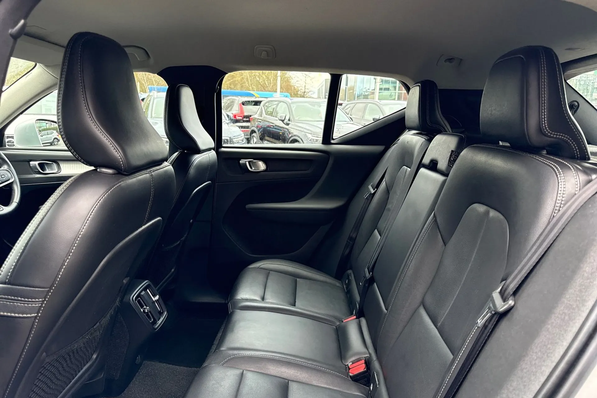 Volvo XC40 thumbnail image number 30