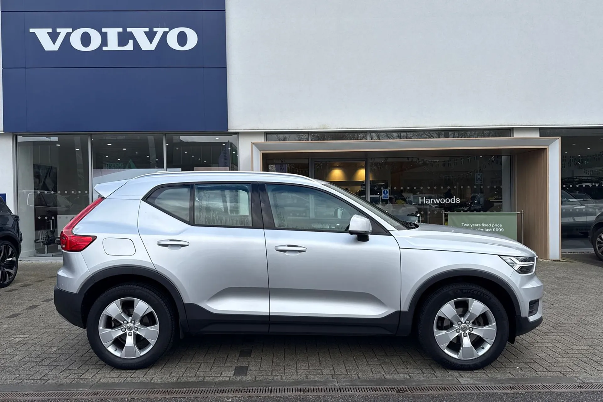 Volvo XC40 thumbnail image number 2
